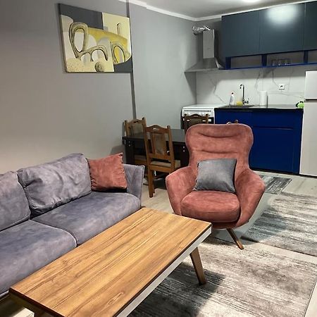 Sunny Prishtina Apartment プリシュティナ エクステリア 写真
