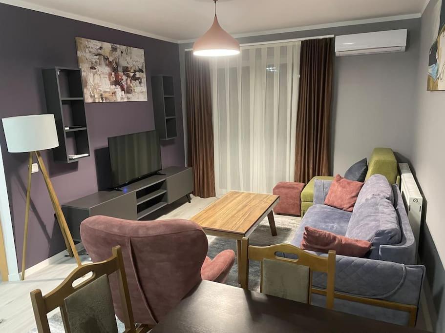 Sunny Prishtina Apartment プリシュティナ エクステリア 写真