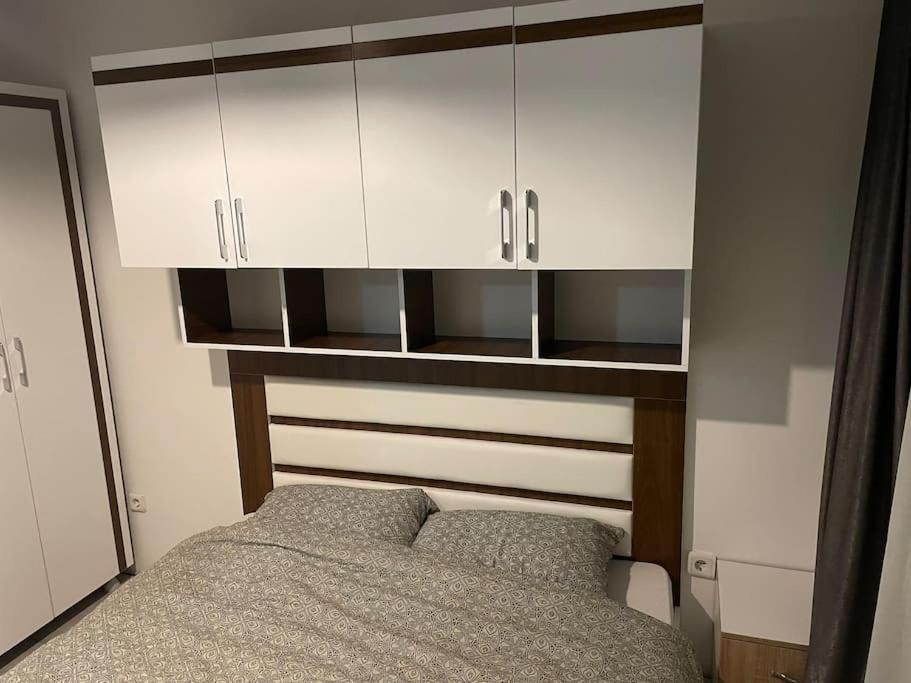 Sunny Prishtina Apartment プリシュティナ エクステリア 写真