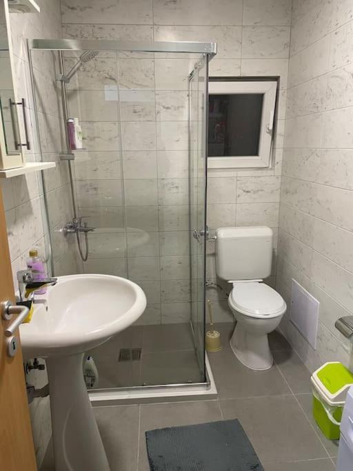 Sunny Prishtina Apartment プリシュティナ エクステリア 写真
