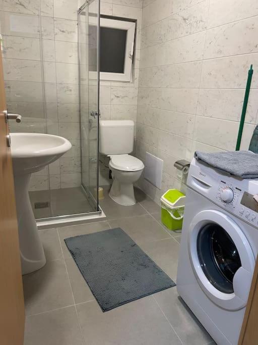 Sunny Prishtina Apartment プリシュティナ エクステリア 写真