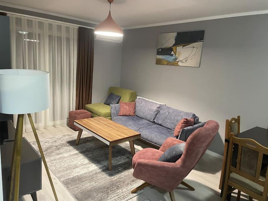 Sunny Prishtina Apartment プリシュティナ エクステリア 写真